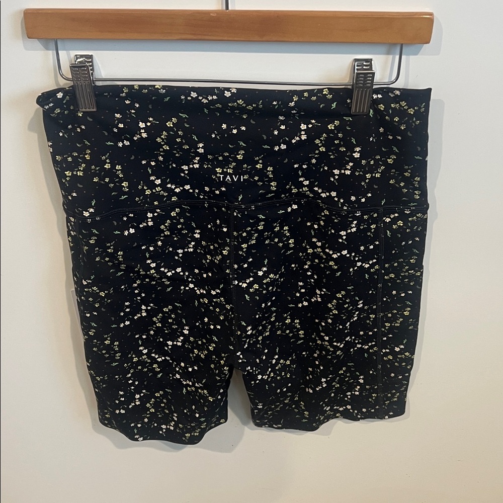 TAVI stash & Dash Biker Shorts XL | 6” Inseam | High-Rise Black Print - Picture 2 of 3